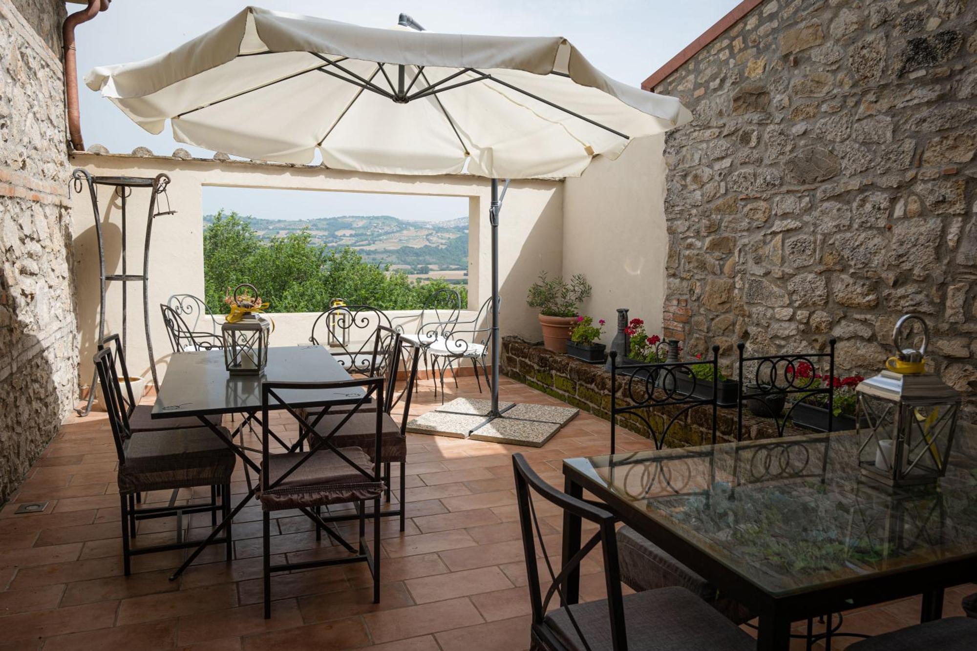 Hostal Country Relais La Torretta Baronale San Giorgio del Sannio Exterior foto